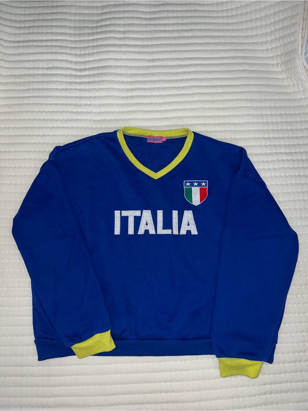 Edikted Blue Italia V-Neck Crewneck with Contrast Trim